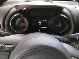 Toyota Yaris 2022 1.5 HYBRID BI-TONE-thumb-23