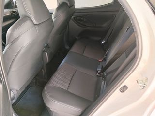 Toyota Yaris 2022 1.5 HYBRID BI-TONE-thumb-26