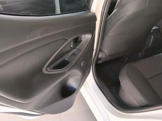 Toyota Yaris 2022 1.5 HYBRID BI-TONE-thumb-28