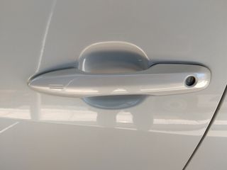 Toyota Yaris 2022 1.5 HYBRID BI-TONE-thumb-30