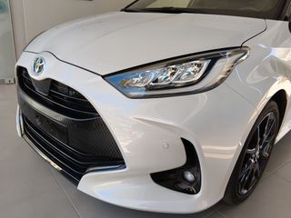 Toyota Yaris 2022 1.5 HYBRID BI-TONE-thumb-32