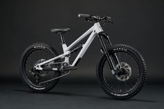 All - Mountain Commencal 2026 COMMENCAL CLASH 20 PURE WHITE 2026