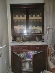 Vintage Έπιπλα, μπουφές, ντουλάπα, βελούδινος καναπές, κλασσική βιβλιοθήκη