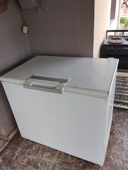 Πωλείτε ευρύχωρος καταψύκτης σε πολύ καλή κατάσταση.