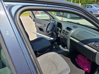 Renault Clio 2004-thumb-10