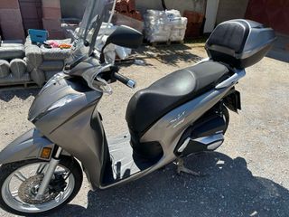 Honda SH 350i 2023 SMART TOP BOX