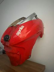 ΝΤΕΠΟΖΙΤΟ- ΡΕΖΕΡΒΟΥΑΡ απο APRILIA PEGASO STRADA 650 με ΤΑΠΑ και ΤΡΟΜΠΑ ΒΕΝΖΙΝΗΣ