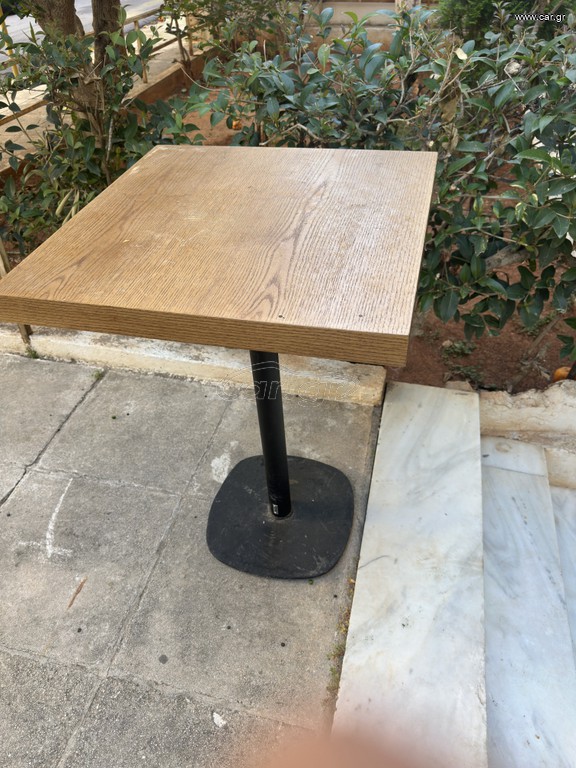 Τραπέζια καρέκλες