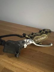 ΔΑΓΚΑΝΑ BREMBO εμπρός από APRILIA PEGASO STRADA 650 με δοχείο, σωληνάκι και ρυθμιζόμενη μανέτα