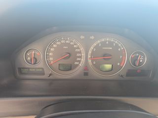 Volvo XC 70 2004 2,5 4x4 AERIO-thumb-27