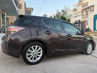 Lexus CT 200h 2011-thumb-8