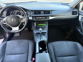 Lexus CT 200h 2011-thumb-16