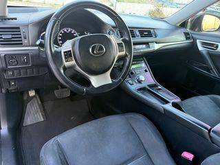 Lexus CT 200h 2011-thumb-17