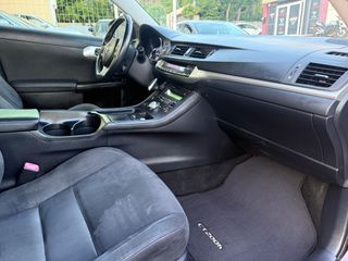 Lexus CT 200h 2011-thumb-19