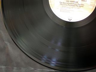 Led Zeppelin - The Song Remains The Same-thumb-12