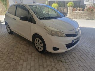 Toyota Yaris 2013 Van-thumb-1