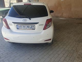 Toyota Yaris 2013 Van-thumb-2