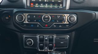 Jeep Wrangler 2021 SAHARA 4xe Plug in Hybrid-thumb-24