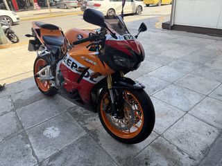 Honda CBR 600RR 2015-thumb-6