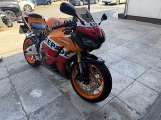 Honda CBR 600RR 2015-thumb-7