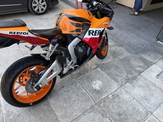 Honda CBR 600RR 2015-thumb-9