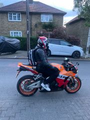Honda CBR 600RR 2015-thumb-10