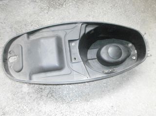 SYM HD200i ΚΟΥΒΑΣ ΣΕΛΛΑΣ-ΦΤΕΡΟ ΠΙΣΩ-ΛΑΣΠΩΤΗΡΑΣ-ΚΑΛΥΜΑ ΚΟΥΒΑ-ΧΕΙΡΟΛΑΒΗ ΑΝΥΨΩΣΗΣ-ΚΛΕΙΣΤΡΟ ΣΕΛΑΣ-ΚΛΕΙΔΑΡΕΙΑ ΣΕΛΑΣ