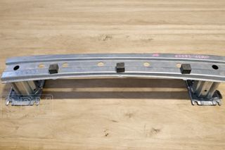 SUZUKI VITARA (LY) | 2015 - 2026 65581-61M0 | ΤΡΑΒΕΡΣΑ - ΕΝΙΣΧΥΣΗ ΠΙΣΩ ΠΡΟΦΥΛΑΚΤΗΡΑ | ΓΝΗΣΙΑ OEM ΜΕΤΑΧΕΙΡΙΣΜΕΝΗ