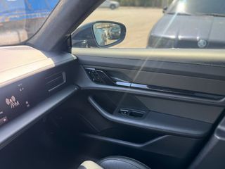 Porsche Taycan 2020 TURBO S-thumb-17