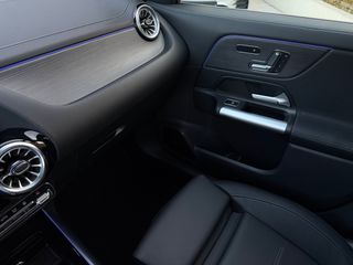 Mercedes-Benz GLA 250 2024 AMG LINE! PREMIUM PACK! MULTIBEAM! PANORAMA! FACELIFT!-thumb-42