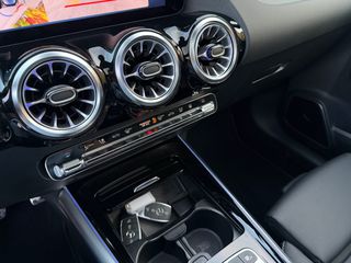 Mercedes-Benz GLA 250 2024 AMG LINE! PREMIUM PACK! MULTIBEAM! PANORAMA! FACELIFT!-thumb-50