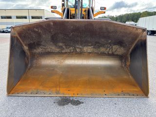 Φορτωτής Με Λάστιχα Volvo 2004 L110E-thumb-1