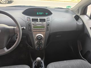 Toyota Yaris 2011 1.0 VVT-I COOL-thumb-16