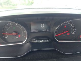 Peugeot 208 2014 1.2  82 ACTIVE-thumb-6