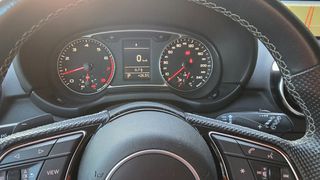 Audi A1 2010 1.4_TFSI_S_Line_S_Tronic_(F1_7-GEAR)_Bose-thumb-28