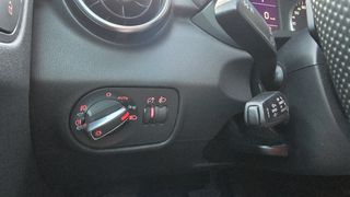Audi A1 2010 1.4_TFSI_S_Line_S_Tronic_(F1_7-GEAR)_Bose-thumb-29