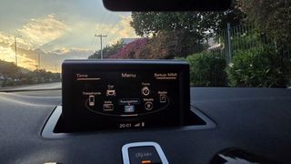 Audi A1 2010 1.4_TFSI_S_Line_S_Tronic_(F1_7-GEAR)_Bose-thumb-34