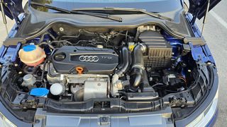 Audi A1 2010 1.4_TFSI_S_Line_S_Tronic_(F1_7-GEAR)_Bose-thumb-10