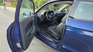 Audi A1 2010 1.4_TFSI_S_Line_S_Tronic_(F1_7-GEAR)_Bose-thumb-13