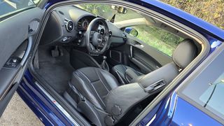 Audi A1 2010 1.4_TFSI_S_Line_S_Tronic_(F1_7-GEAR)_Bose-thumb-14
