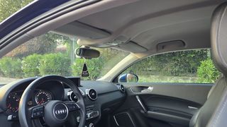 Audi A1 2010 1.4_TFSI_S_Line_S_Tronic_(F1_7-GEAR)_Bose-thumb-21