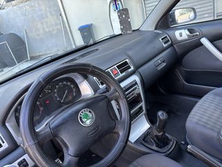 Skoda Octavia 2005-thumb-7