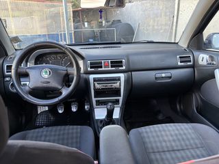 Skoda Octavia 2005-thumb-8