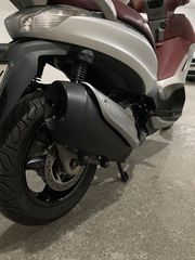 Piaggio Beverly 350 2015-thumb-16