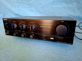Sony TA-F220, ένα κλασικό μοντέλο Stereo Integrated Amplifier της περιόδου 1990-1991.