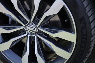 Volkswagen T-Roc 2019 2.0L R-LINE 4X4 - 1o ΧΕΡΙ - ''XDRIVE''-thumb-3