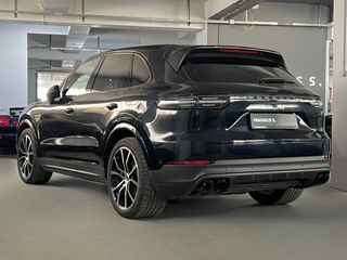 Porsche Cayenne 2022 E-Hybrid Platinum Edition Approved-thumb-5