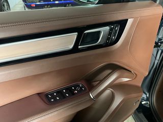 Porsche Cayenne 2022 E-Hybrid Platinum Edition Approved-thumb-18