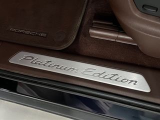 Porsche Cayenne 2022 E-Hybrid Platinum Edition Approved-thumb-20