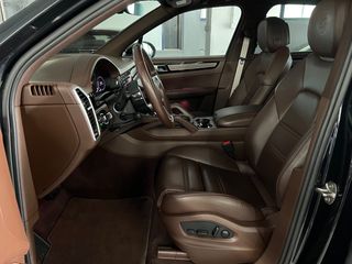 Porsche Cayenne 2022 E-Hybrid Platinum Edition Approved-thumb-21